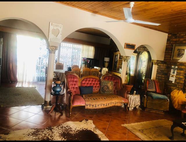 5 BEDROOM HOUSE FOR SALE IN PROTEA PARK